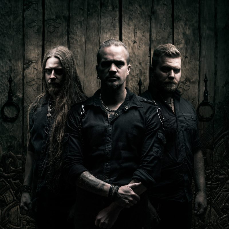 From left to right:
Jacob Hallegren (drums)
Erik Grawsiö (vocals, bass)
Markus Andé (guitars)